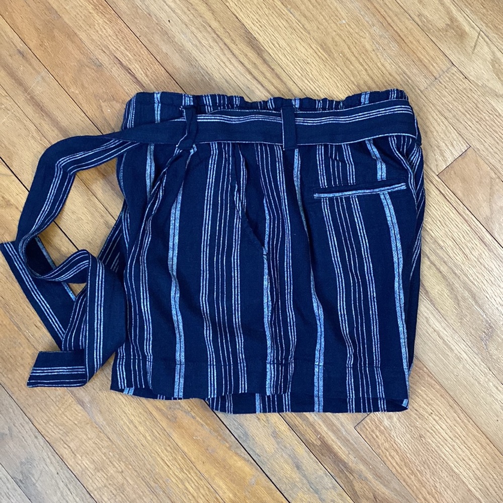 GAP High Rise Shorts - Picture 3 of 7